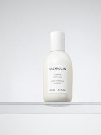 Clarifying Conditioner Lifestyle Image