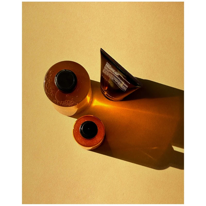 Suncare Virtuous Summer Kit Lifestyle Image 15