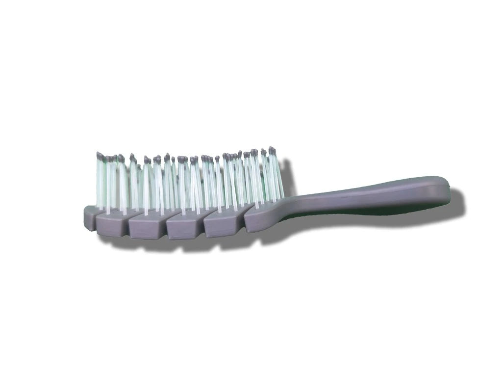 Virtuous - Detangling Pocket Hair Brush Lifestyle Image  1