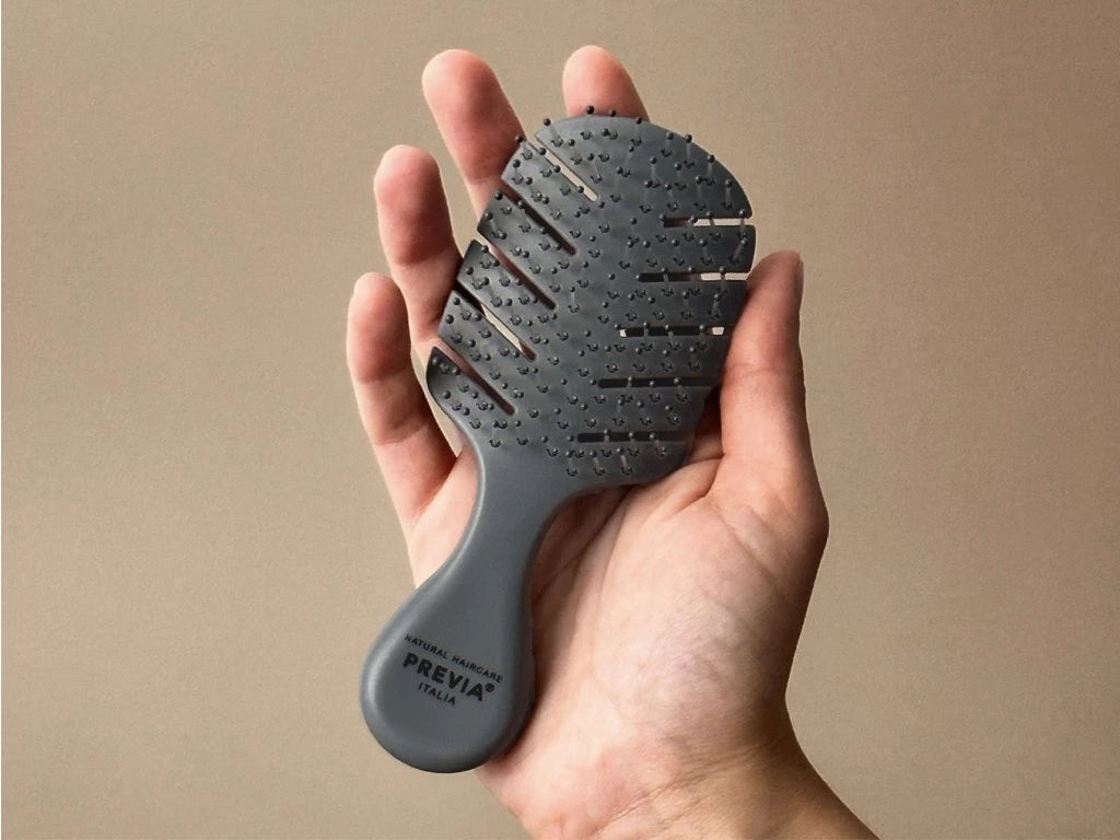 Virtuous - Detangling Pocket Hair Brush Lifestyle Image  3